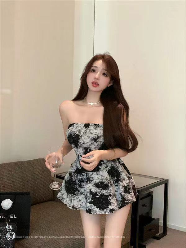 裹胸連衣裙女夏季收腰水墨畫提花短裙高級感一字肩純欲風a字裙子