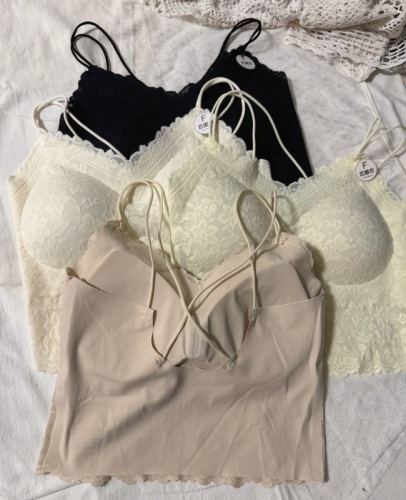 Actual shot of Yun Ganyi naked seamless lace beautiful back tube top fixed cup push-up shaped camisole for women