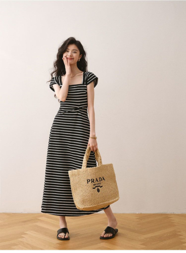 French high-end striped square-neck dress for women, summer seaside temperament, slimming and clavicle-exposed sleeveless A-line long dress