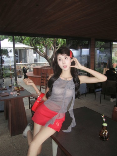 Real shot~Sleeveless knitted bottoming ribbon top decorated with three-dimensional flowers and shimmering silver
