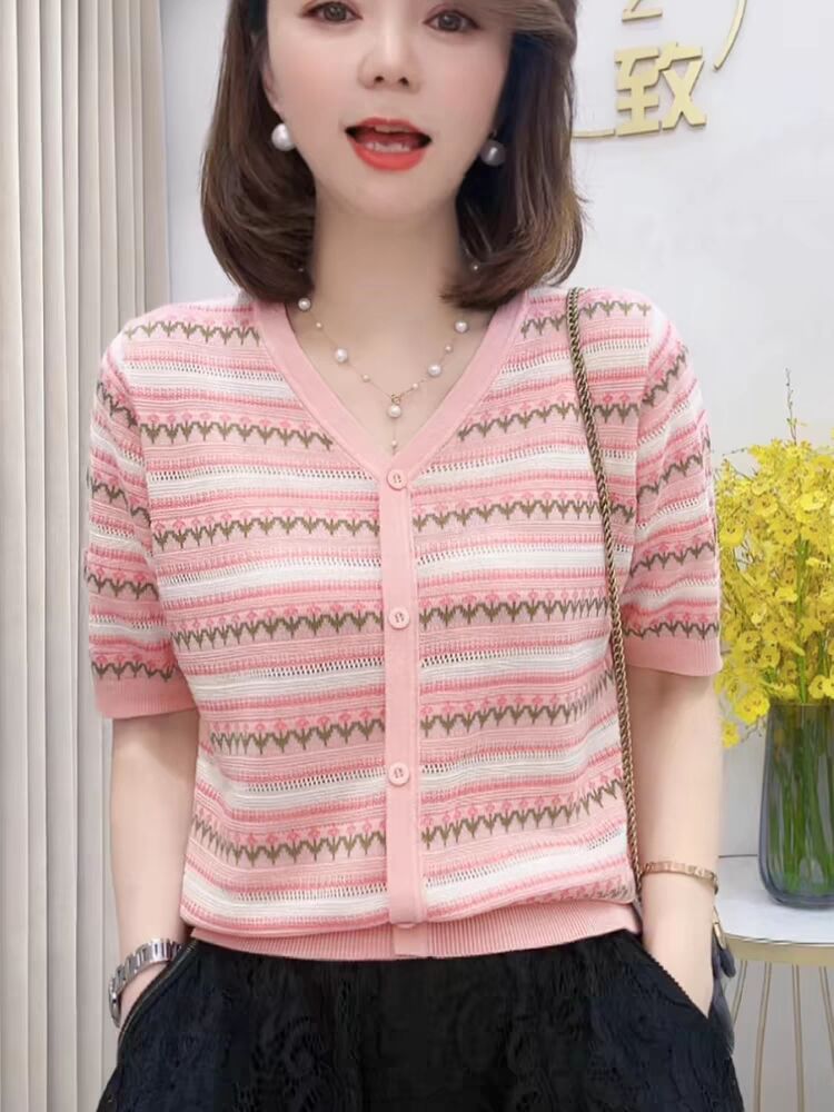 200斤可穿今年流行的碎花短袖T恤女夏V領別致冰絲上衣寬鬆假開衫