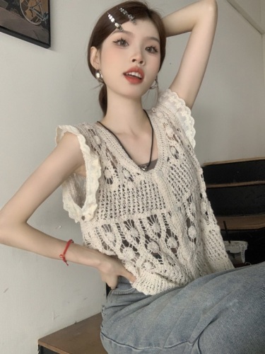 Actual shot of French hollow crocheted lace splicing V-neck flying sleeve vest blouse + slim-fitting tube top straps