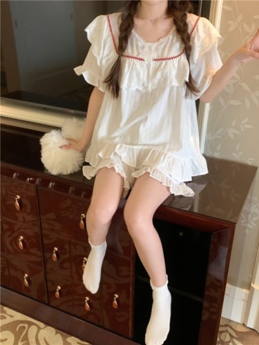 Real shot of Korean version of sweet princess style heavily embroidered lace ruffled loose cotton short-sleeved home clothes set