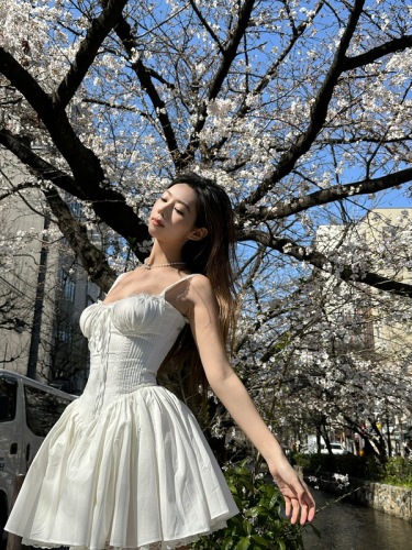 实拍春日小白裙新款收腰度假甜美初恋白色吊带连衣裙短裙