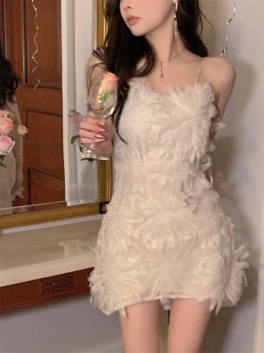 实拍~2024富家千金晚宴优雅漂亮蕾丝显瘦白色羽毛吊带连衣裙