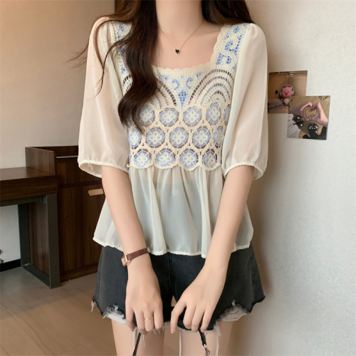 New 2024 Summer New T-shirt Summer Puff Sleeve Retro Knitted Splicing Square Neck Elegant Temperament Top