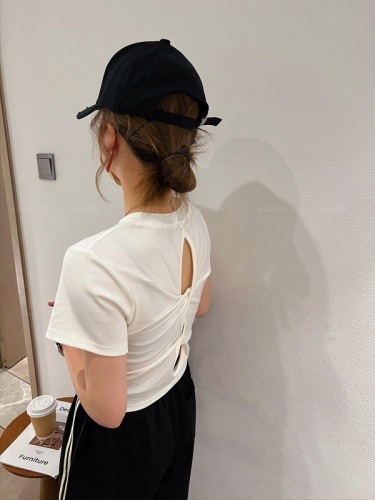 纯欲辣妹修身短袖T恤女夏季2024新款后背镂空设计感短款黑色T恤女
