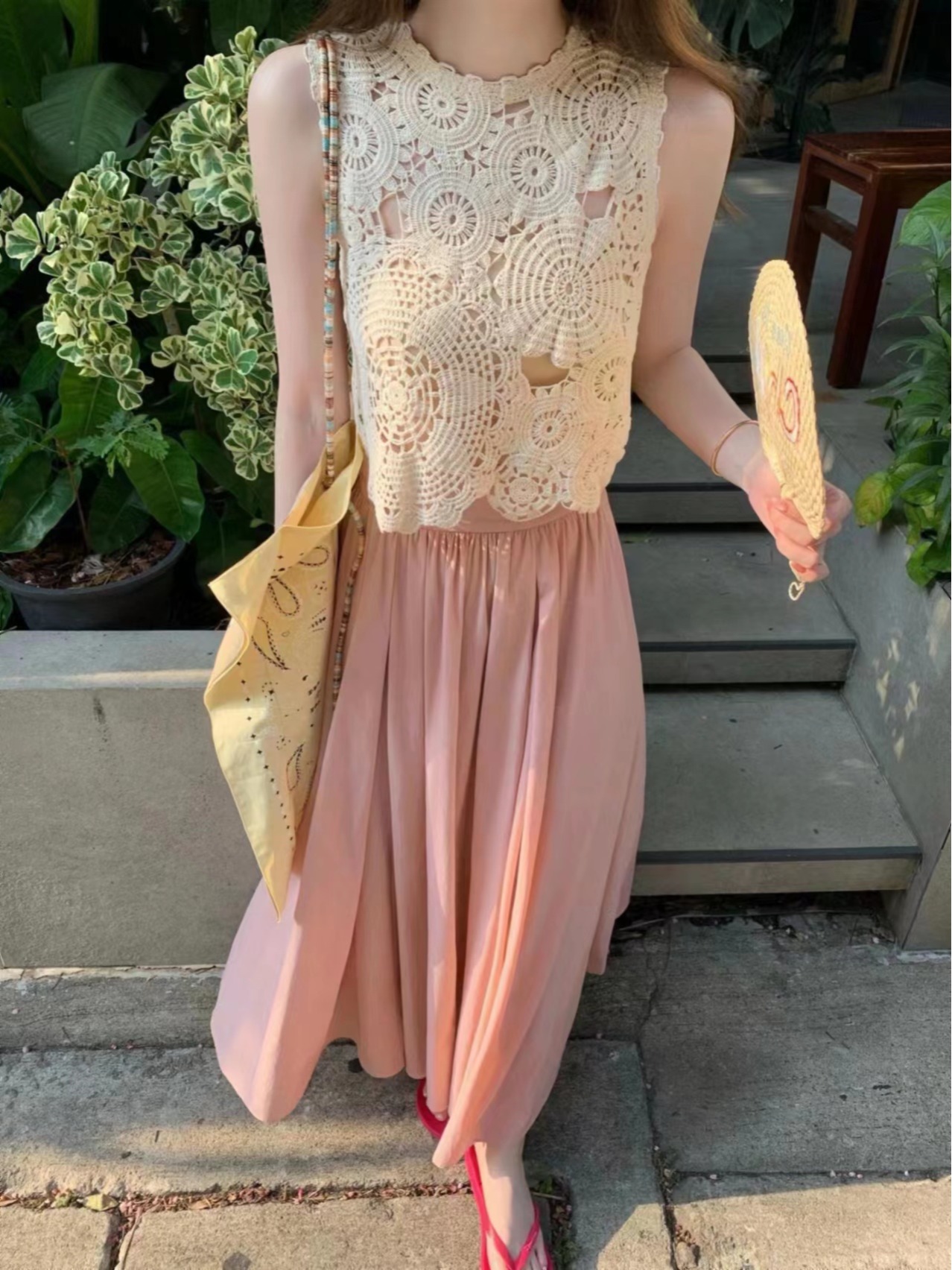Summer women's clothing, salt-based, light and mature, high-end, slimming, street tops, hollow vests, outer wear