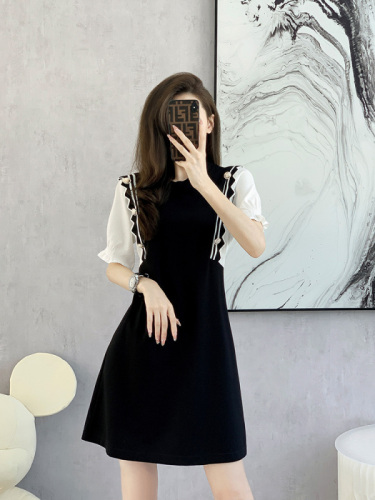 质连衣裙高级感夏季2024新款法式黑色女装小香风设计感冰丝裙子