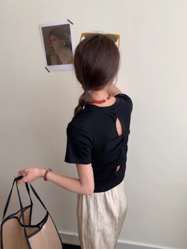 纯欲辣妹修身短袖T恤女夏季2024新款后背镂空设计感短款黑色T恤女