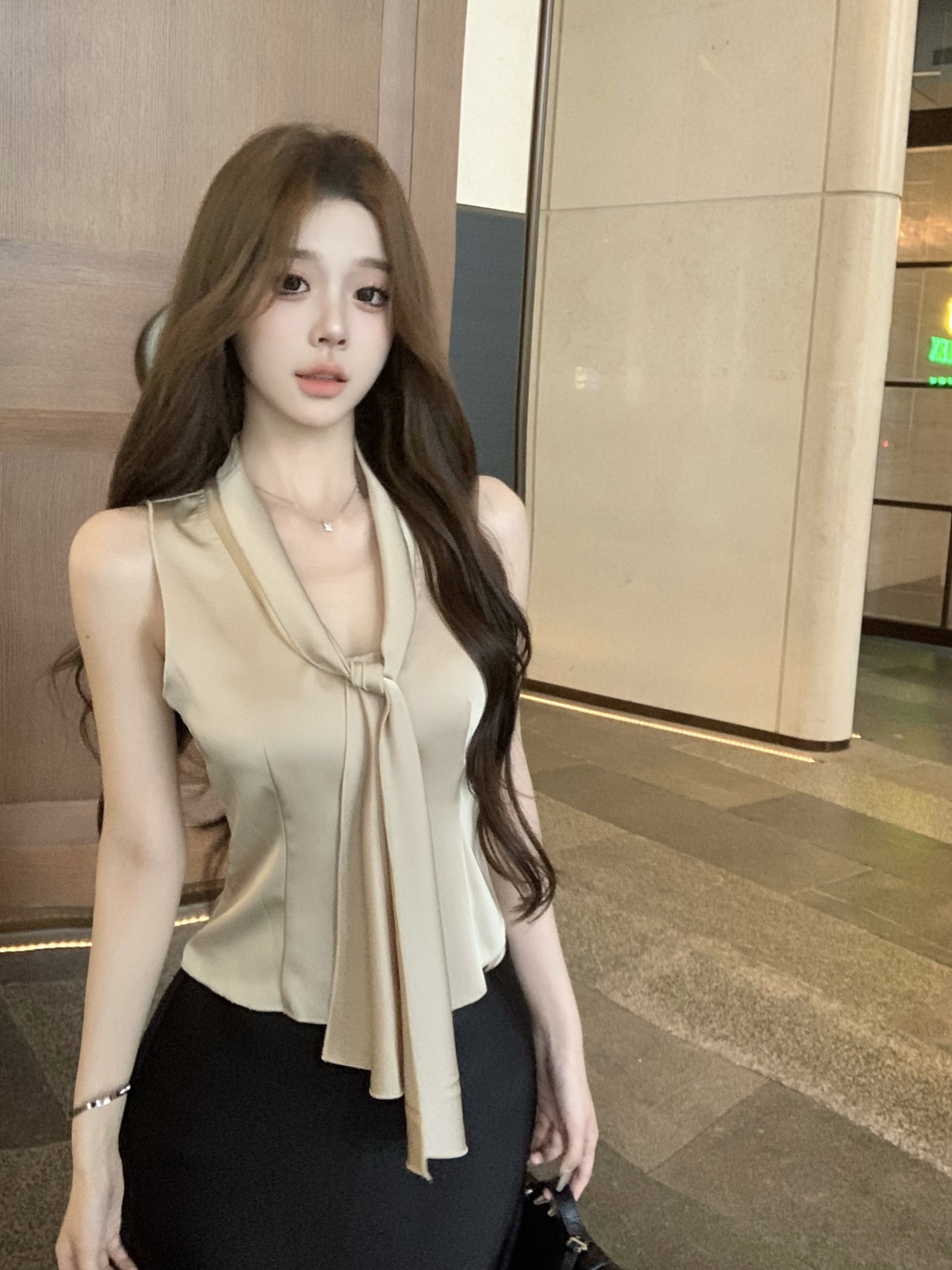 綁帶緞面無袖上衣女高級氣質設計感t恤+緞面半身裙