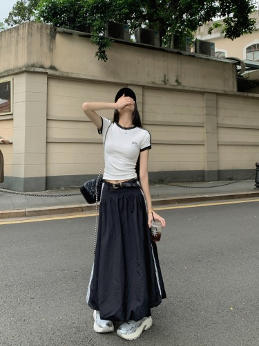 Actual shot~Korean style short-sleeved slim top + skirt