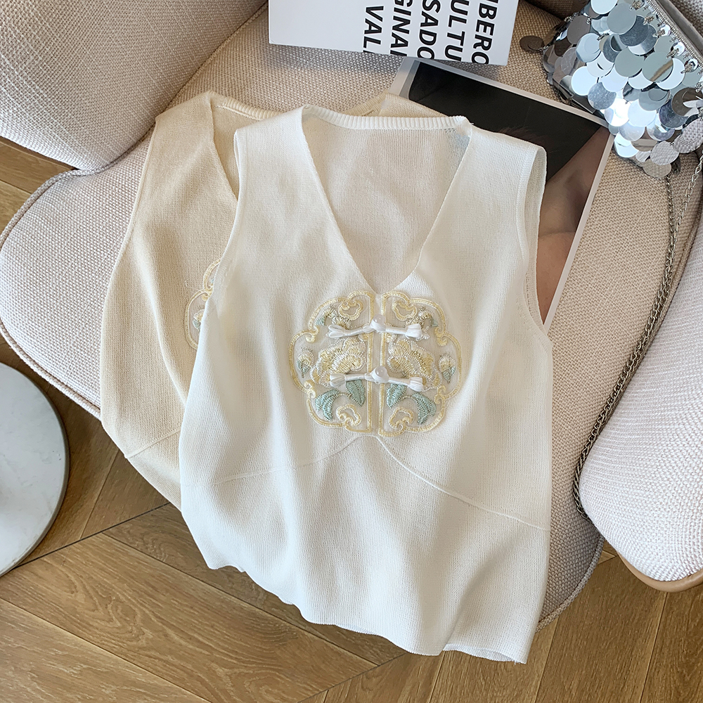 Real shot of summer sleeveless T-shirt for women, new style, new Chinese style embroidery, white national style pure cotton vest, women's top