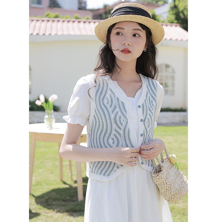 Real shot 2024 French embroidered vest women's vest summer outer wear fashionable hollow crochet top cardigan