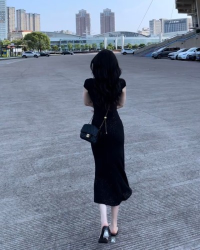 法式夏季小众赫本风性感时尚显瘦小黑裙