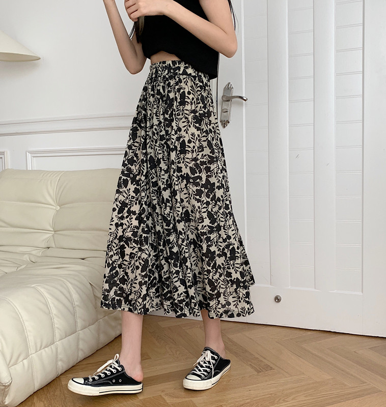 Actual shot of skirt for women, spring and summer long skirt 2024 new slimming hip-covering high-waist floral skirt for women