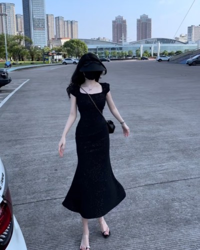 法式夏季小众赫本风性感时尚显瘦小黑裙