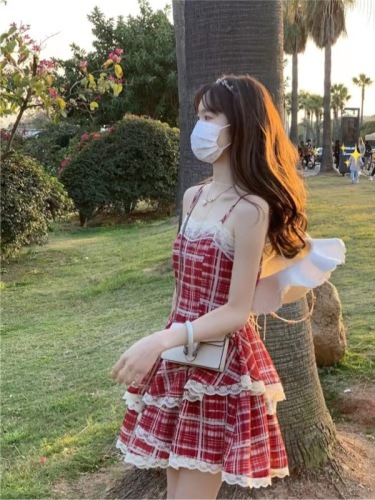 减龄少女感连衣裙夏季2024新款显瘦甜美减龄高腰蕾丝边格子短裙