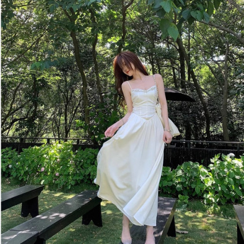 法式纯欲白色吊带连衣裙仙女夏季气质高级性感海边度假收腰长裙子