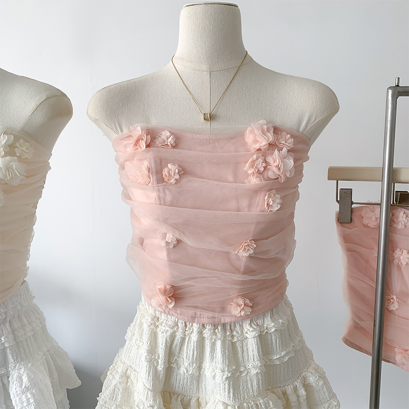 Actual shot of new summer clothes, French style, super fairy mesh flowers, pure desire short tube top for women to wear outside their breasts