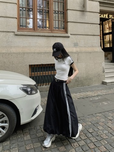 Actual shot~Korean style short-sleeved slim top + skirt