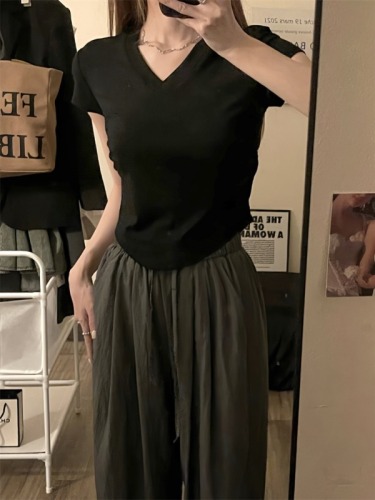 小个子黑色正肩修身显瘦V领短袖T恤女夏季设计感小众短款打底上衣