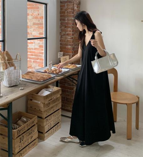 Real shot of large size luxury holiday dress simple Korean style sleeveless loose dress V-neck French suspender skirt