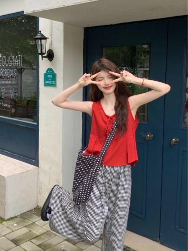 Actual shot of casual fashion suit, Korean style red camisole top, plaid wide-leg pants two-piece set
