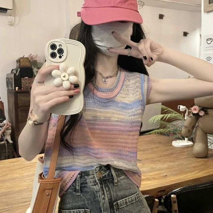 Hollow contrasting color knitted suspender women's design loose hot girl top 2024 summer new imitation cotton segment dyeing