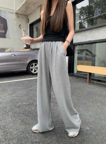 Real shot of loose wide-leg casual pants