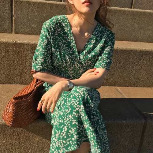 Korean version of the new 2024 summer French retro niche green floral dress V-neck high-waist temperament long skirt