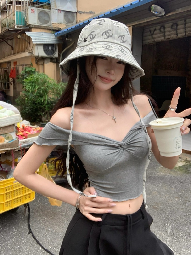 Real shot of summer hot girl style French one-shoulder pleated short slim vest sleeveless top