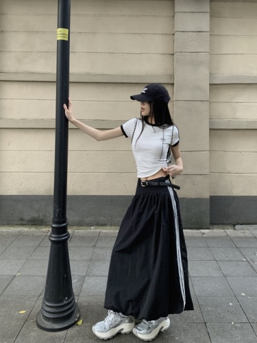 Actual shot~Korean style short-sleeved slim top + skirt