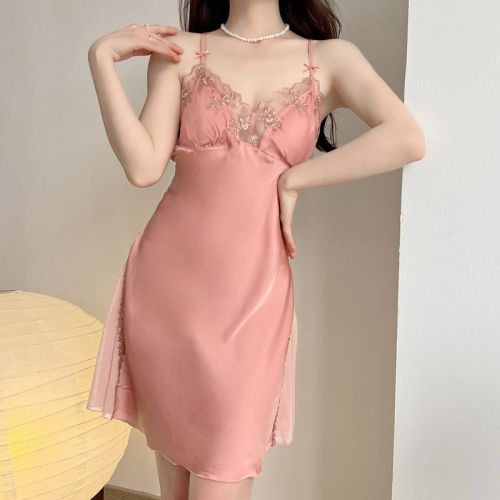 Real shot of sexy pajamas for women in summer, ice silk suspender nightgown, satin lace, beautiful straps, breast pads, high-end feel