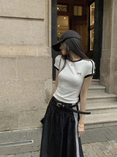 Actual shot~Korean style short-sleeved slim top + skirt