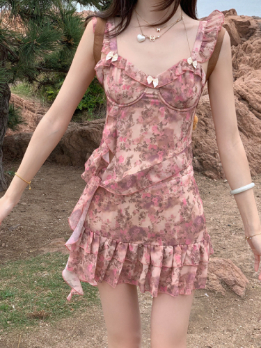 Real shot of retro floral ruffled irregular halter top summer hot girl short skirt two-piece set