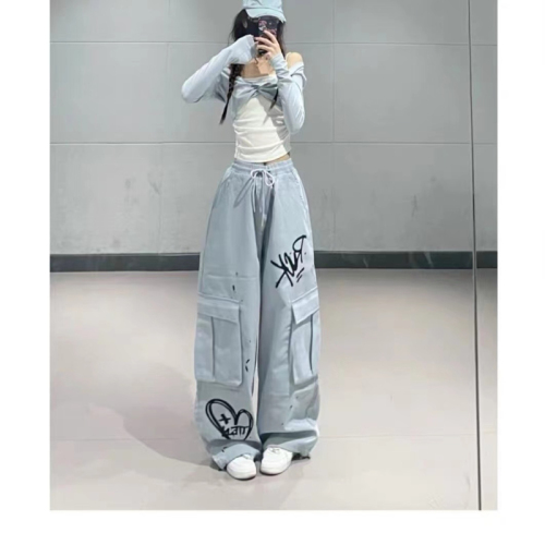Official picture of American large size casual sports trousers for women, three-bar pleats, loose wide-legged national fashion hip-hop paratrooper pants
