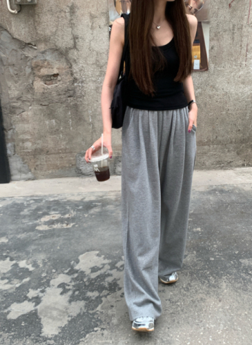 Real shot of loose wide-leg casual pants