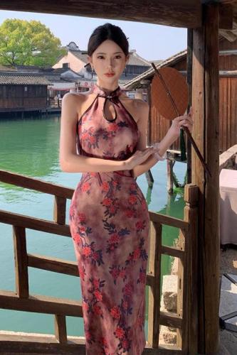 Actual shot of new women's retro patterned halterneck style hollow slim hip-covering girl's cheongsam dress