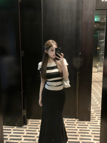 Actual shot of black and white striped backless sweater slim fit top