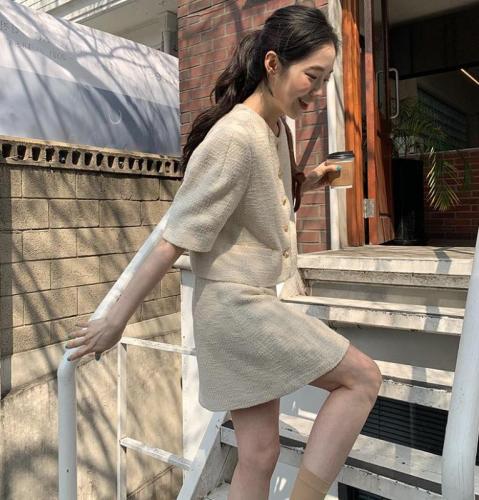 A large number of Korean ins tweed top thin short jacket + slim skirt short skirt suit