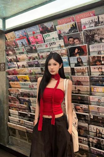 Actual shot ~ Pure Desire Hot Girl One Shoulder Flower Tube Top Women’s Summer T-shirt with Breast Pad, Chic and Sweet Little Shirt