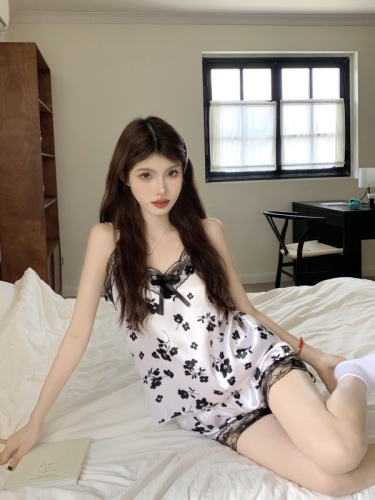 Real shot of ice silk pajamas, summer Internet celebrity style suspender shorts, two-piece set of chiffon home clothes, sweet and pure style
