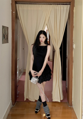 Actual shot~Yang Xiaolu, waist ratio, small backless design, splicing heavy industry suspender cake dress