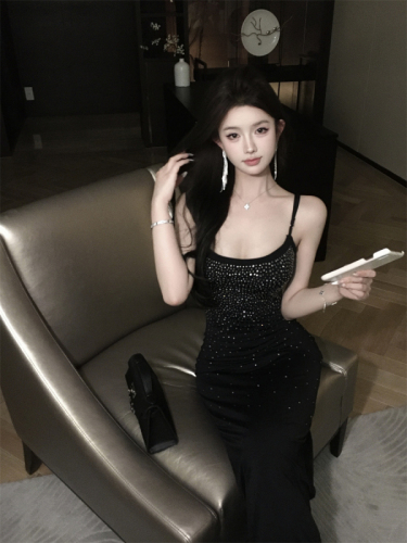 Real shot of suspender skirt, sexy thin shimmering diamond hip skirt, long slit dress