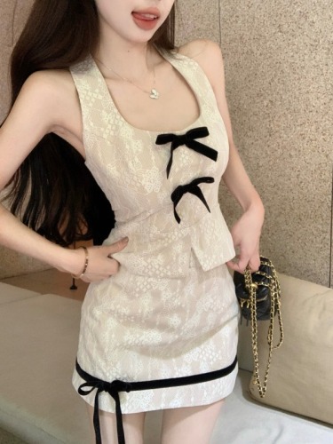 Real shot!  French high-end small dress, elegant style, vest, hip-hugging skirt, short skirt, two-piece suit