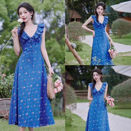 Official picture showing slim temperament French pastoral dress sexy Klein blue tea break holiday dress high-end floral summer