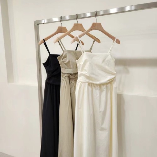 South Korea's Dongdaemun summer temperament commuting pleated sleeveless high-waist slim camisole long skirt