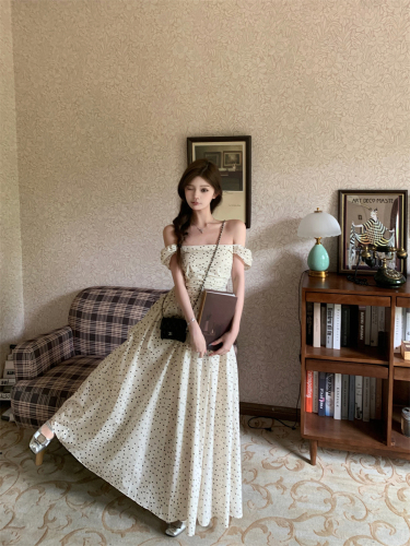 Actual shot of French-style small flying sleeves polka-dot dress, summer temperament, slimming niche design long skirt