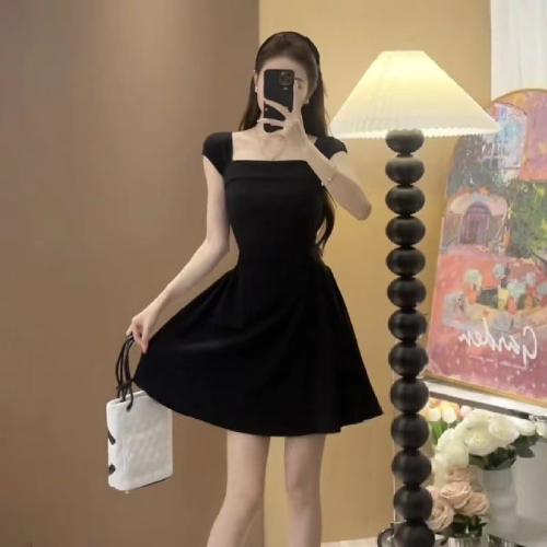 French square collar solid color pleated dress women's 2024 new summer temperament slim casual mid-length skirt